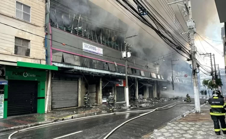 Conheça o Shopping que Pegou Fogo no Brás